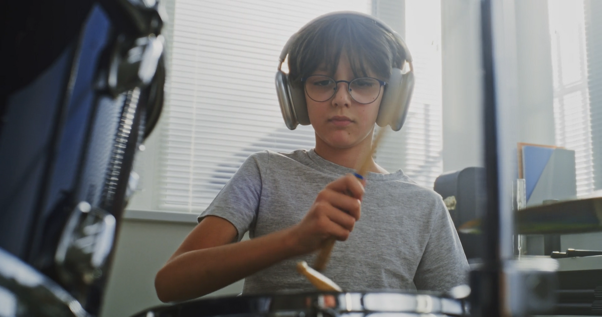 Kids, Music, and Focus: Why Headphones Help Young Minds Learn Better